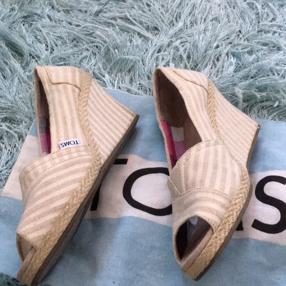 Toms - Picture 4 of 4